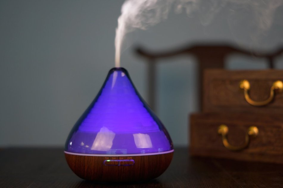 300ml Ultrasonic Cool Mist Humidifier ,Essential Oil Aromatherapy Diffuser with 7 Colors LED and Waterless Auto... N44