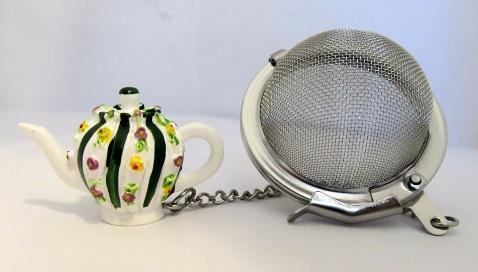 U-B Charmed Teapot Tea Strainer (Multi-color Flowers)