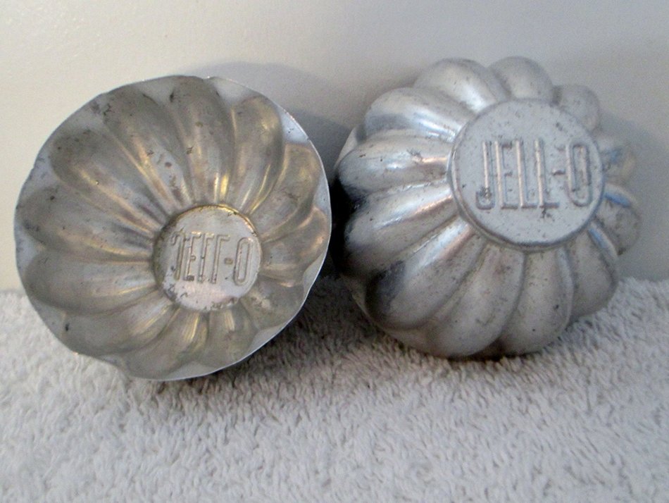 7 Original Jell-o 1930's Single Serve Fluted Vintage Tin Ware Molds 3 " wide and 2 3/4 " deep N2