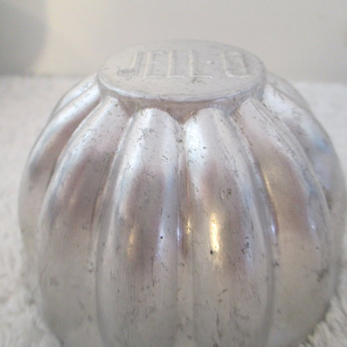 7 Original Jell-o 1930's Single Serve Fluted Vintage Tin Ware Molds 3 " wide and 2 3/4 " deep N3