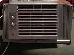 AIR CONDITIONER GENERAL ELECTRIC 5,000 BTU WINDOW UNIT N2