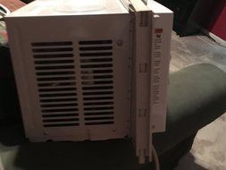 AIR CONDITIONER GENERAL ELECTRIC 5,000 BTU WINDOW UNIT N3