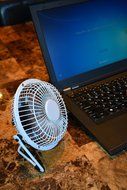Western Sky Electronics 14W-1287-W USB Powered Desk Fan, 4-Inch, White