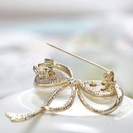 OCTCHOCO Bow Brooches Imitation Pearl Simple Bowknot Clip Pin for Women Dress Shawl (Gold) N5