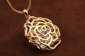 Women Gold Hollow Rose Flower Crystal Rhinestone Pendant Long Chain Necklace N2