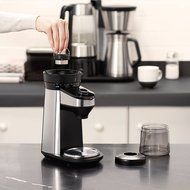 OXO On Conical Burr Coffee Grinder with Intelligent Dosing Scale N2