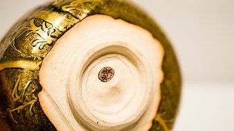 Matcha bowl chawan Kutaniyaki gilded with gold leaf Artist Artwork Hasegawa Suikou