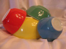 VINTAGE 1940&#039;S PYREX PRIMARY COLORS MIXING BOWL SET - Blue 1 1/2 Pint, Red 1 1/2 Quart, Green 2 1/2 Quart &amp; Yellow...