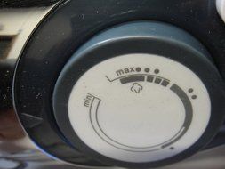 Daewoo DI-9208 2200-watt Steam/Dry Iron, 220V (Not for USA) N2