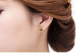 Lovely Rhinestone Bumble Bee Crystal Animal Ear Stud Earrings Jewelry Gift N3