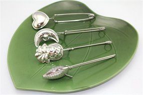 Scheppend Cute Shape Stainless Steel Portable Tea Ball Strainers,1.6 inches,Pineapple