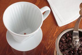 Nee Porcelain Coffee Dripper and Melitta Cone Coffee Filters (#2 Natural Brown 100 Count) Combo Set