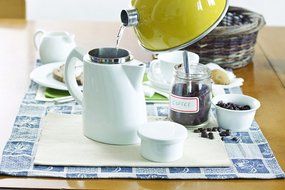 Sowden Oskar Softbrew 2-Cup Coffee Jug with Scoop N2