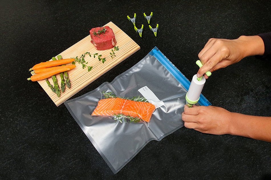 Sous Vide Essentials Kit Bags and Sous Vide Bag Sealing Clip- 10 BPA Free Reusable Vacuum Sealed Bags and 1 Sous... N3