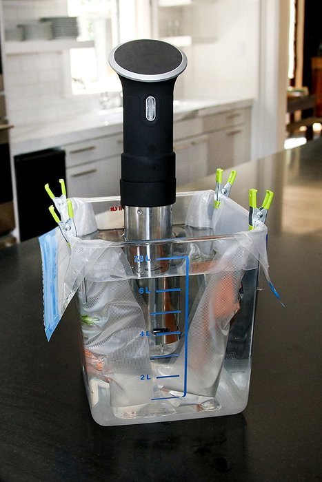 Sous Vide Essentials Kit Bags and Sous Vide Bag Sealing Clip- 10 BPA Free Reusable Vacuum Sealed Bags and 1 Sous... N4