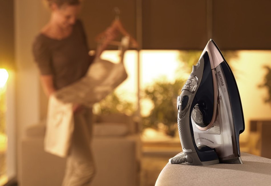 Philips Azur GC4870/02 Steam Iron Brown/Gold 2600 Watt 220V 50-60 Hz N5
