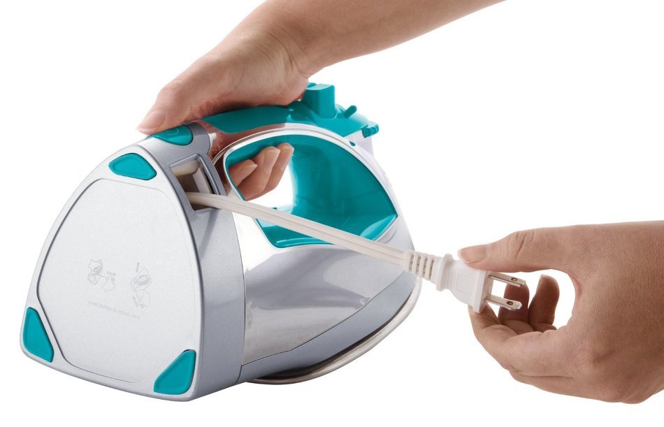 Sunbeam Steam Master Iron with Anti-Drip Non-Stick Stainless Steel Soleplate and 8' Retractable Cord, 1400 Watt N9