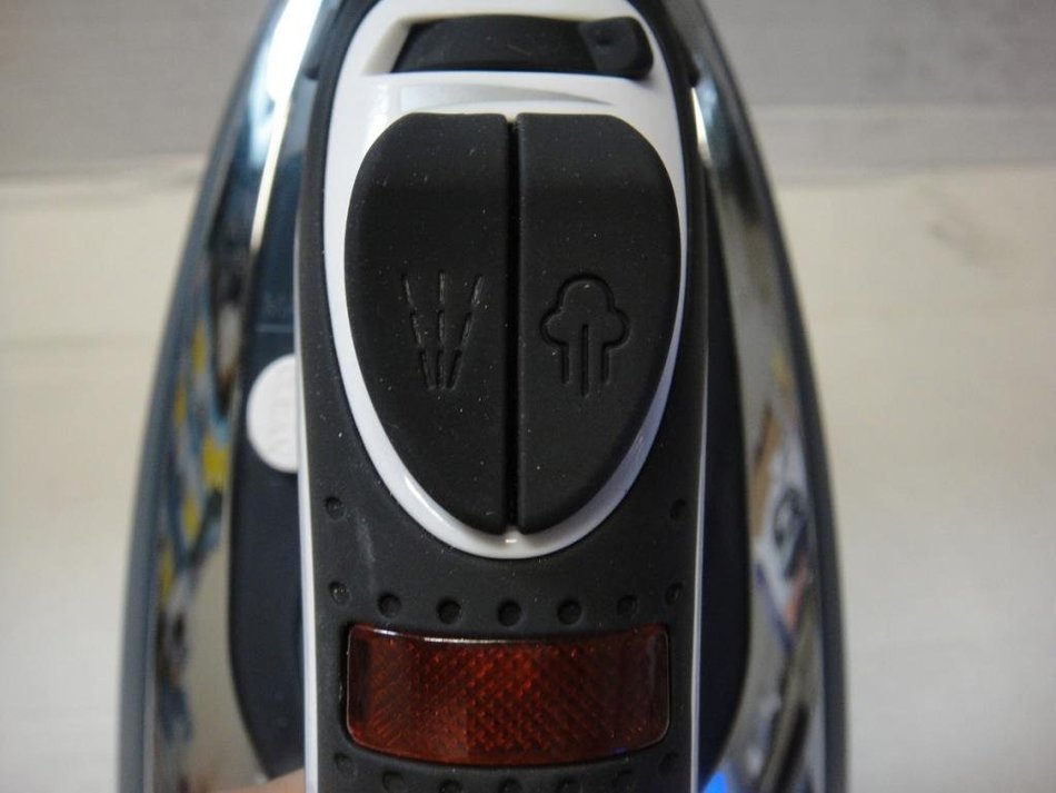 Daewoo DI-9208 2200-watt Steam/Dry Iron, 220V (Not for USA) N7