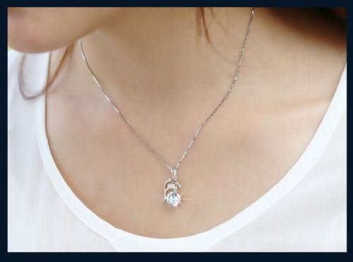 Jumping Dolphins Silver Rhinestone Creative Charm Necklace Pendant Love Souvenir N5