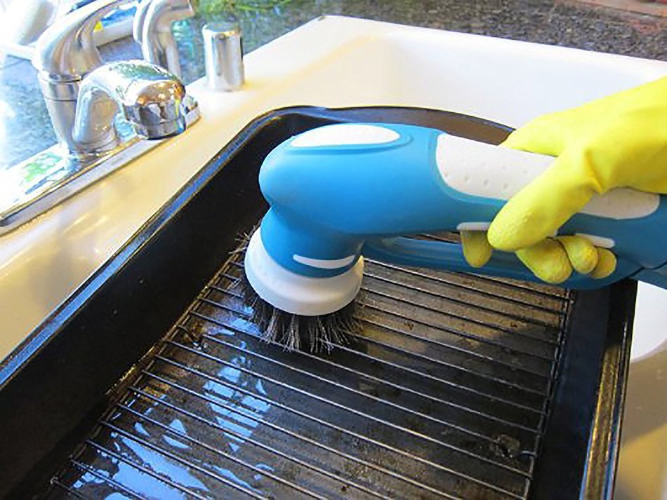 Power Scrubber with 2 Rechargeable Batteries 4 Brushes 1 Scouring Pad Ideal Bathroom Power Scrubber N4
