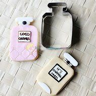 Y&amp;XL&amp;H 1pcs Stainless Steel Biscuit Mold Cutters Fondant Cake Decorating Tools Perfume Bottles Shape N2