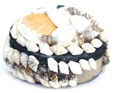 Elegant jewelry box, with 2 white beach bracelets, and Black Necklace N4