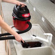 Shop-Vac 5890200 2.5-Gallon 2.5-Peak HP HangOn Wet/Dry Vacuum N2