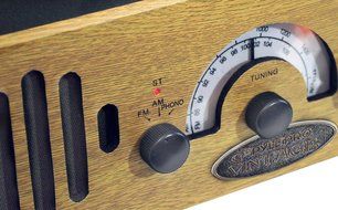 PYLE-HOME PVNTTR22 Retro Belt-Drive Turntable with Three Speeds and AM/FM Radio N5