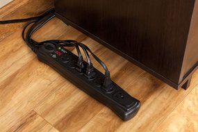APC P74 Essential SurgeArrest, 7 outlet N2