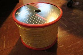 Monster Cable SFLM-500 SuperFlat Mini Navajo White Easy-to-Hide Speaker Cable 16 Gauge 500-Feet Spool (Discontinued...