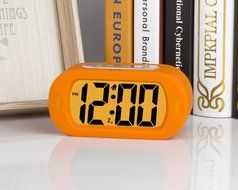 Plumeet Digital Large LCD Easy Setting Travel Alarm Clock with Snooze Good Backlight of 3 AAA Batteries Powered... N13