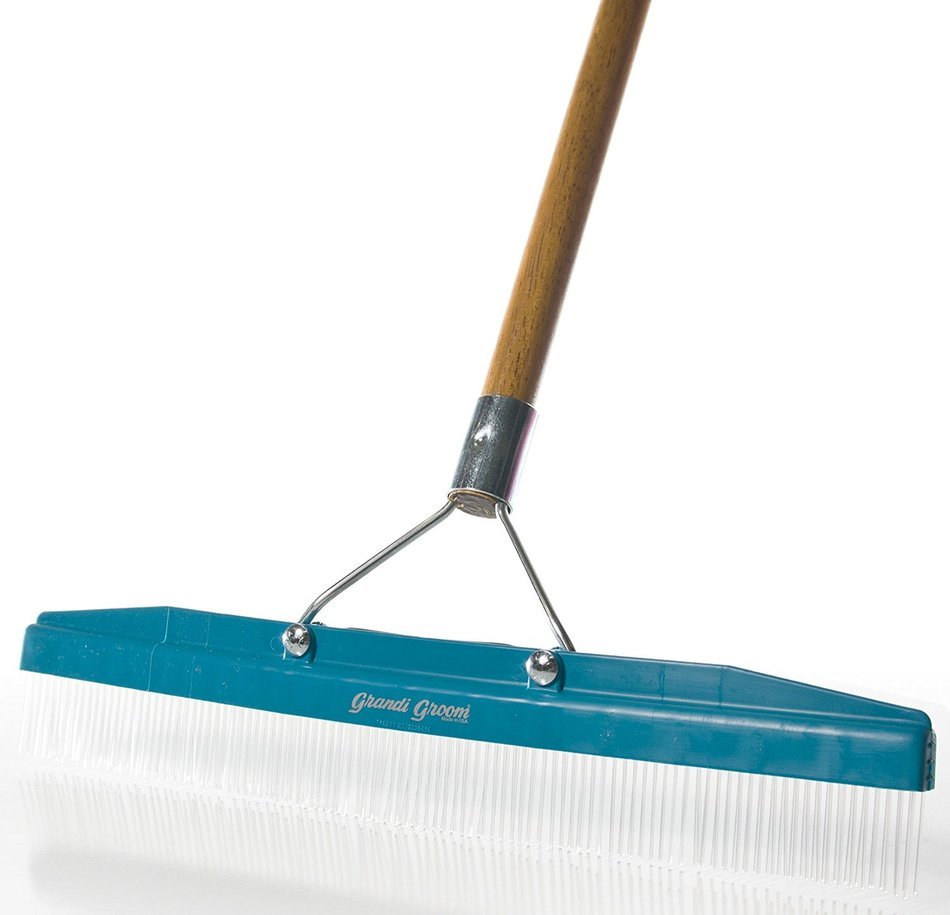 Grandi Groom Carpet Rake