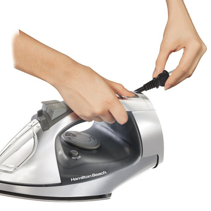 Hamilton Beach Steam Iron with Retractable Cord & Stainless Steel Soleplate (14881) N2