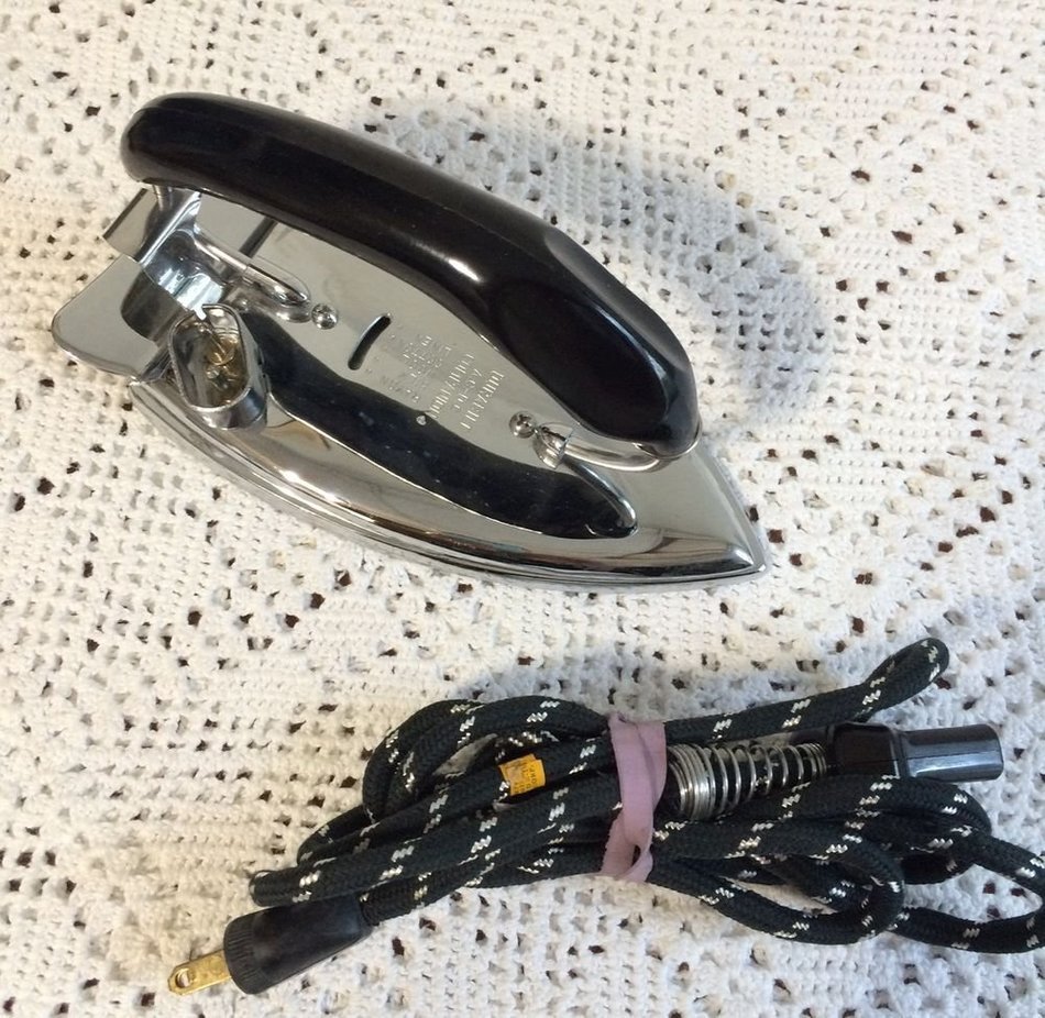 Vintage Durabilt AC-DC Folding Travel Iron Clothing Iron N3