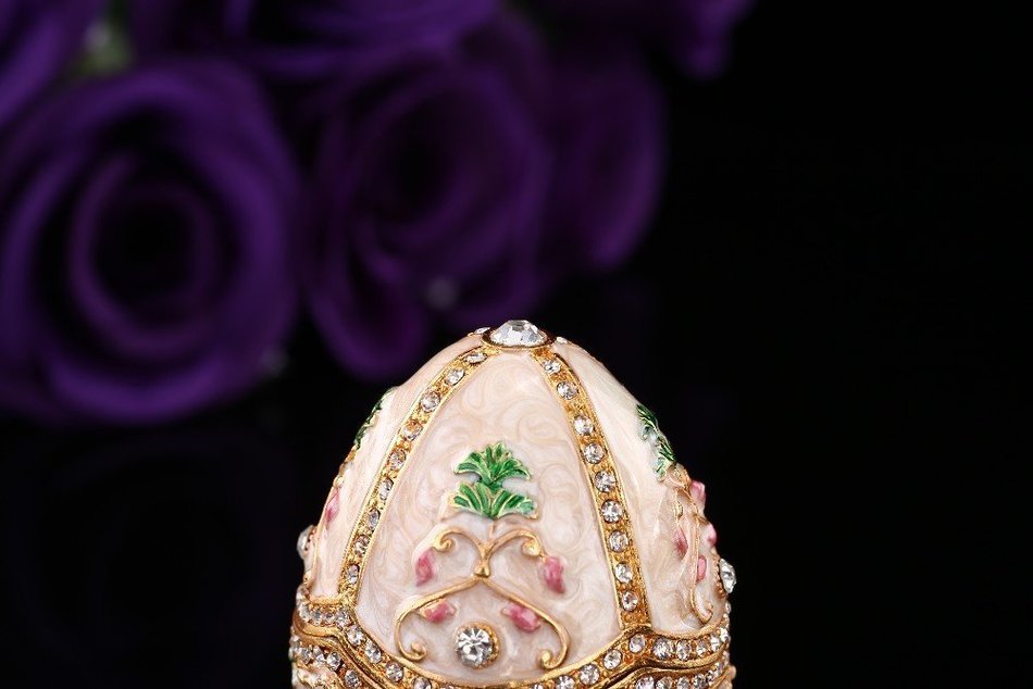 White faberge egg home decor Desktop Ornaments Pewter alloy N3
