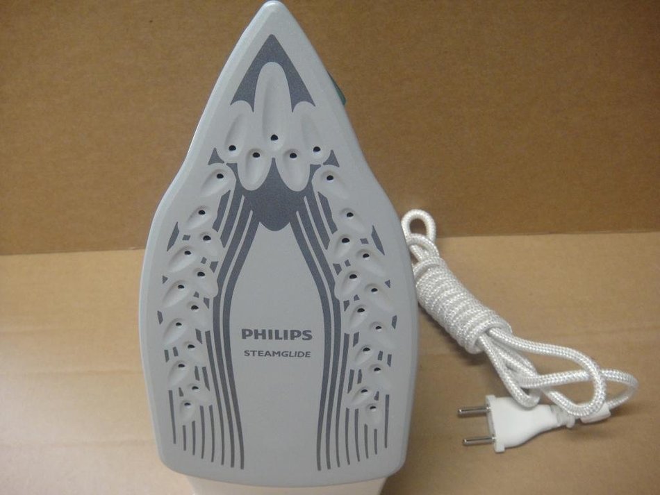 Philips Steam Iron 220/240 Volt For Use in Europe Asia Africa (Non-USA Compliant) N6