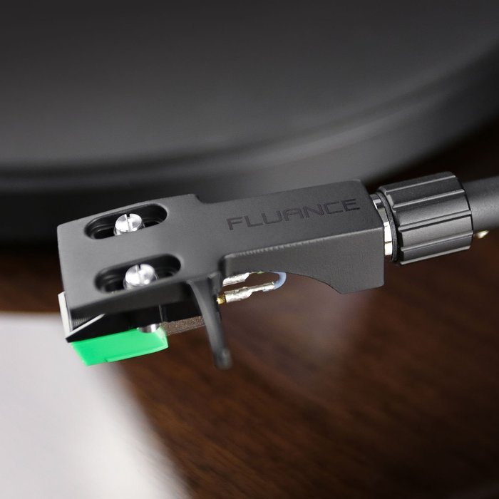 Fluance High Fidelity Vinyl Turntable Record Player with Dual Magnet Cartridge, Elliptical Diamond Stylus, Belt... N4