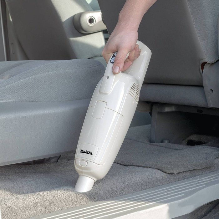 Makita LC05 12V Vacuum with Built-In Battery N12