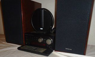 Onkyo R-805X WRAT Mini / Micro Shelf HIFI FM Stereo Tuner Amplifier Complete with D-062AX L &amp; R Speaker System...