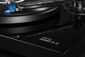 Music Hall MMF 2.2 Belt Driven Turntable with Cartridge, Gloss Black N5