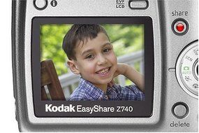 Kodak Easyshare Z740 5 MP Digital Camera with 10xOptical Zoom (OLD MODEL) N3