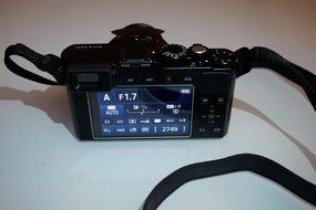 Leica D-Lux (Type 109) 12.8 Megapixel Digital Camera with 3.0-Inch LCD (Black) (18471) N2