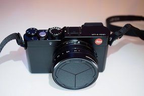 Leica D-Lux (Type 109) 12.8 Megapixel Digital Camera with 3.0-Inch LCD (Black) (18471) N3