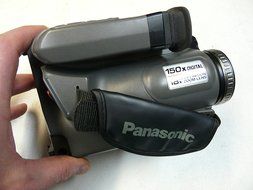Panasonic PV-L580D Compact VHS/VHS-C Palmcorder Camcorder Bundle