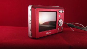 Sanyo S770 3x Optical Zoom 7.1 Megapixels - Light Pink N5