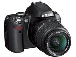 Nikon D40 6.1MP Digital SLR Camera Kit with 18-135mm f/3.5-5.6G ED-IF AF-S DX Zoom-Nikkor Lens N4