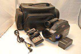 Panasonic PV-L858 Compact VHS/VHS-C PhotoShot Palmcorder Camcorder Bundle