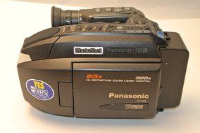 Panasonic PV-L858 Compact VHS/VHS-C PhotoShot Palmcorder Camcorder Bundle N2