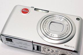 Leica C-LUX 1 6MP Digital Camera with 3.6x Optical Image Stabilized Zoom (Silver) N9
