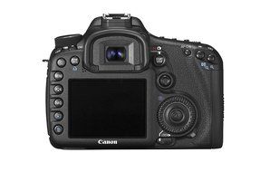 Canon EOS 7D Digital Camera with 18-135mm f/3.5-5.6 IS Lens Kit N4